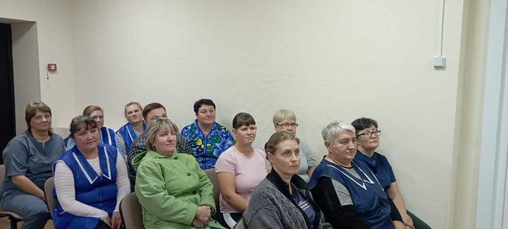СОТРУДНИКИ РАЙОННОЙ БОЛЬНИЦЫ, НЕ ИМЕЮЩИЕ МЕДИЦИНСКОГО ОБРАЗОВАНИЯ, ПРОДОЛЖАЮТ ОБУЧАТЬСЯ НАВЫКАМ ОКАЗАНИЯ ПЕРВОЙ ПОМОЩИ