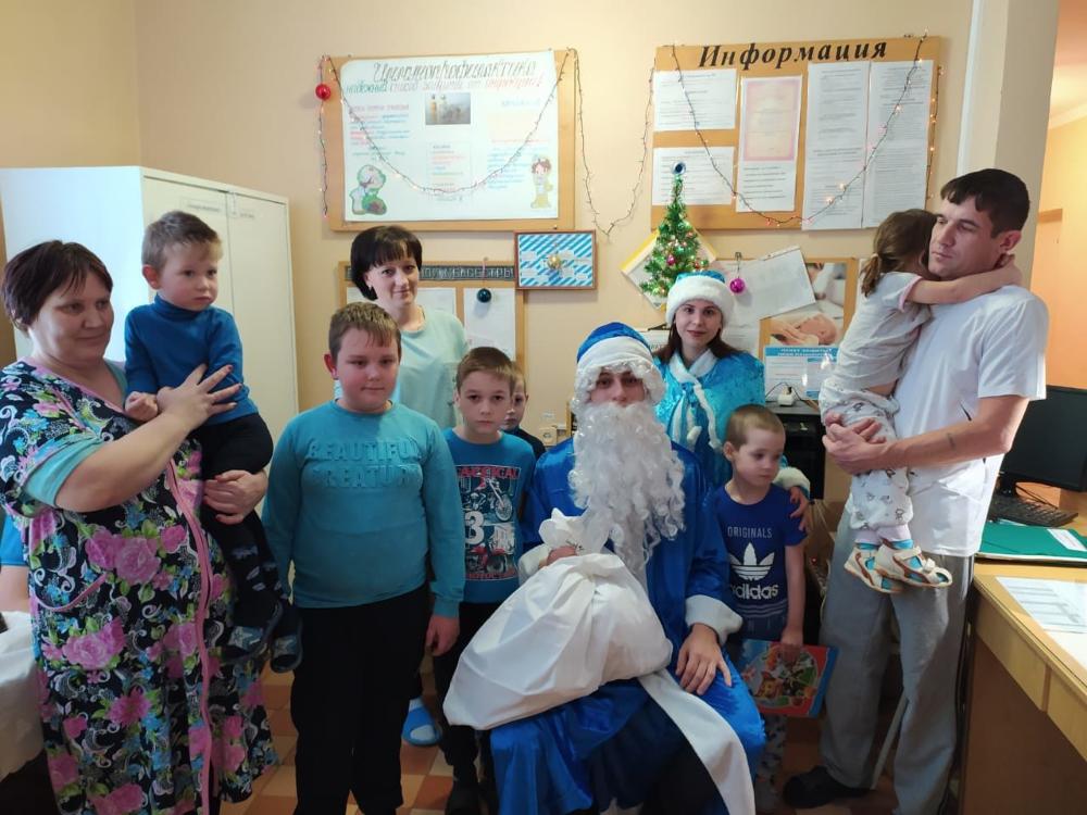 31 ДЕКАБРЯ 2019 Г. В ГБУЗ «БАШМАКОВСКАЯ РБ» ПРОШЛА АКЦИЯ «ПОЗДРАВЛЕНИЕ ДЕДА МОРОЗА СО СНЕГУРОЧКОЙ С НАСТУПАЮЩИМ НОВЫМ ГОДОМ!»