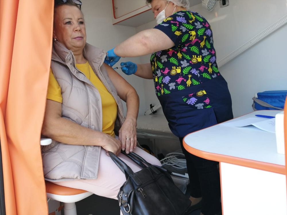 В СУББОТУ, 14 СЕНТЯБРЯ, НА ПРИВОКЗАЛЬНОЙ ПЛОЩАДИ СОСТОЯЛАСЬ ВАКЦИНАЦИЯ ВЗРОСЛОГО НАСЕЛЕНИЯ ПРОТИВ ГРИППА