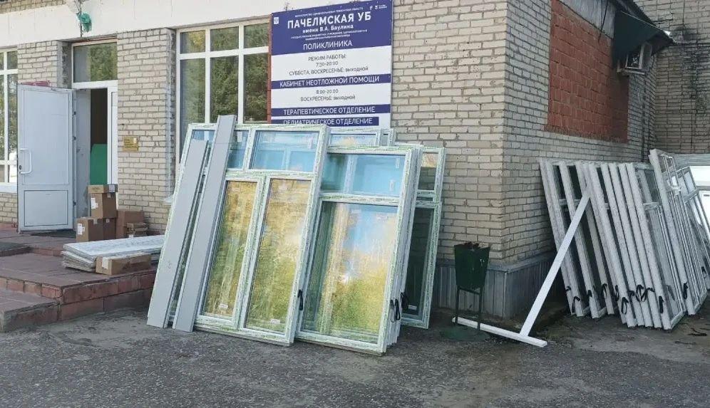 Демонтаж старых и установка новых оконных блоков