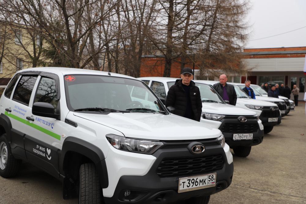 Автопарк Башмаковской районной больницы пополнился новым автотранспортом